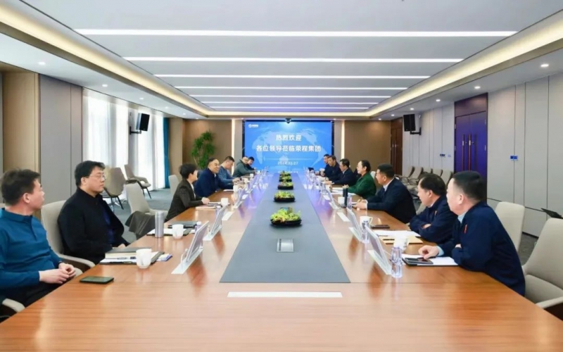 葛沽镇党委书记张强一行到星空体育体育官方网站集团调研座谈