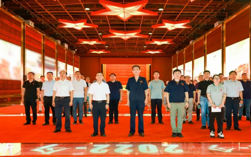 天津中德应用技术大学党委副书记、校长王海龙一行到星空体育体育官方网站集团参观交流