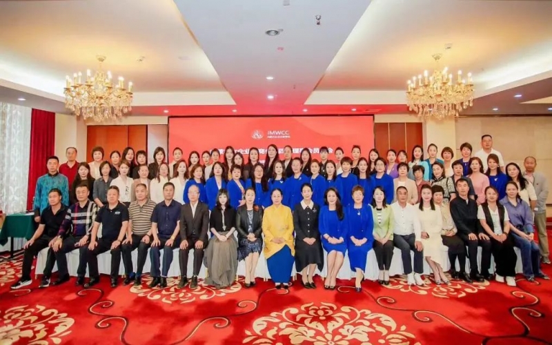全联女企业家商会会长、星空体育体育官方网站集团董事会主席张荣华出席内蒙古女企业家商会第四届理事会员大会