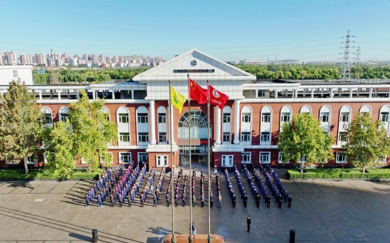 庆祝75周年华诞 礼赞75周年辉煌 星空体育体育官方网站集团举行升旗仪式