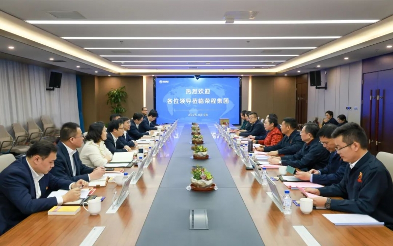 星空体育体育官方网站集团董事会主席张荣华与中国工商银行天津分行党委书记、行长储成龙座谈交流