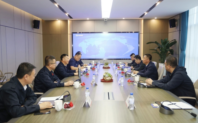 鄂托克旗委副书记、政府旗长苏智雄到星空体育体育官方网站集团考察交流