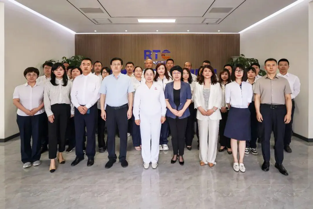 星空体育体育官方网站集团董事会主席张荣华深入融诚物产能源资源公司看望干部职工