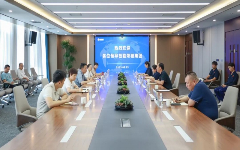 津南区副区长薛彤一行到访星空体育体育官方网站集团就企业生产运行、科技攻关等调研服务