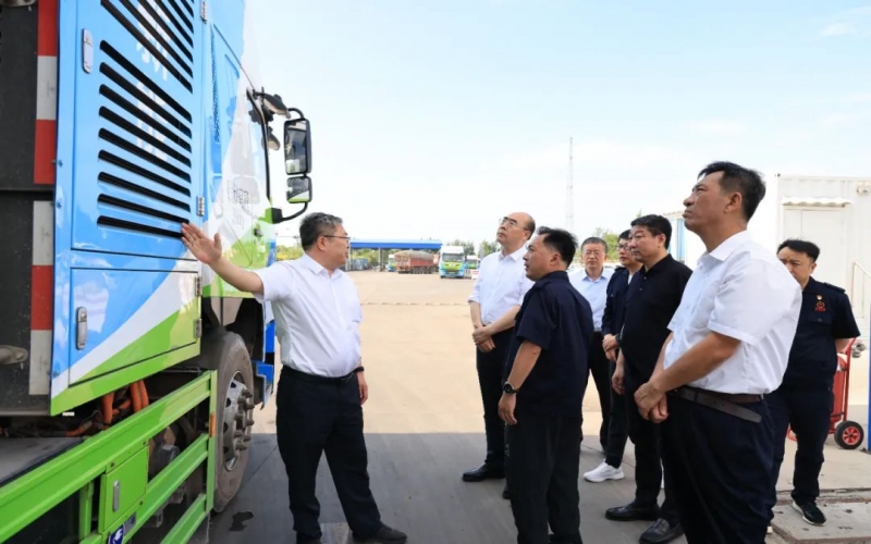 黑龙江省大庆市委副书记、市长李岩松一行到星空体育体育官方网站集团调研参观