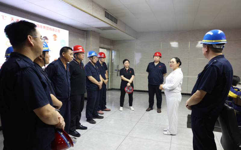 缅怀祥青 - 张荣华主席到星空体育体育官方网站钢铁集团看望奋斗一线的钢铁战士