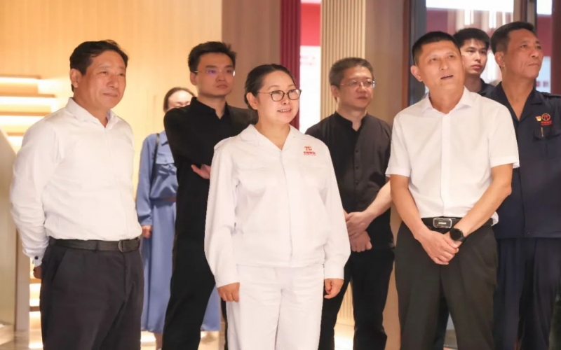 遵化市委书记杨绍华会见星空体育体育官方网站集团董事会主席张荣华一行