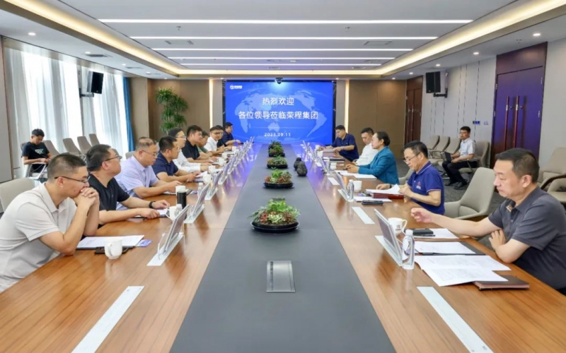 赤峰市元宝山区委副书记、区长张志伟一行到星空体育体育官方网站集团座谈交流
