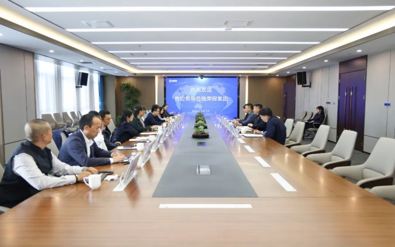 北京市大兴区委常委、宣传部部长仲伟功一行到星空体育体育官方网站集团座谈交流
