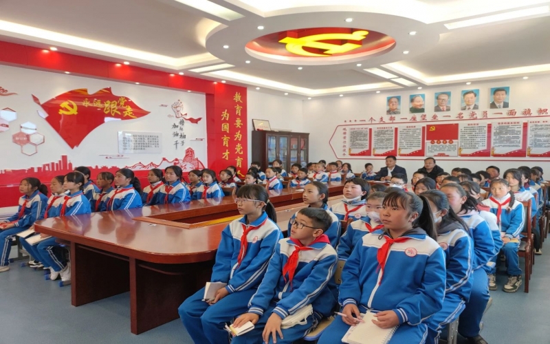 用科普讲好中国式现代化故事 - 《神奇的人工智能》——第一堂“光华·星空体育体育官方网站科学课”走进青海省黄南州河南县