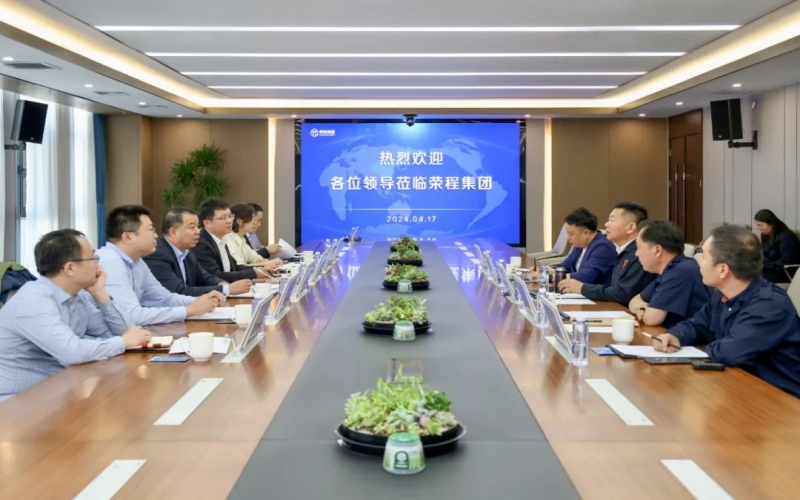 天津东疆综合保税区党委常委、管委会副主任白新宇一行到星空体育体育官方网站集团调研服务