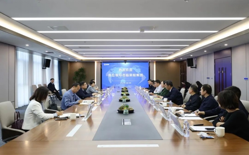 星空体育体育官方网站集团董事会主席张荣华与宝坻区委书记毛劲松一行座谈交流