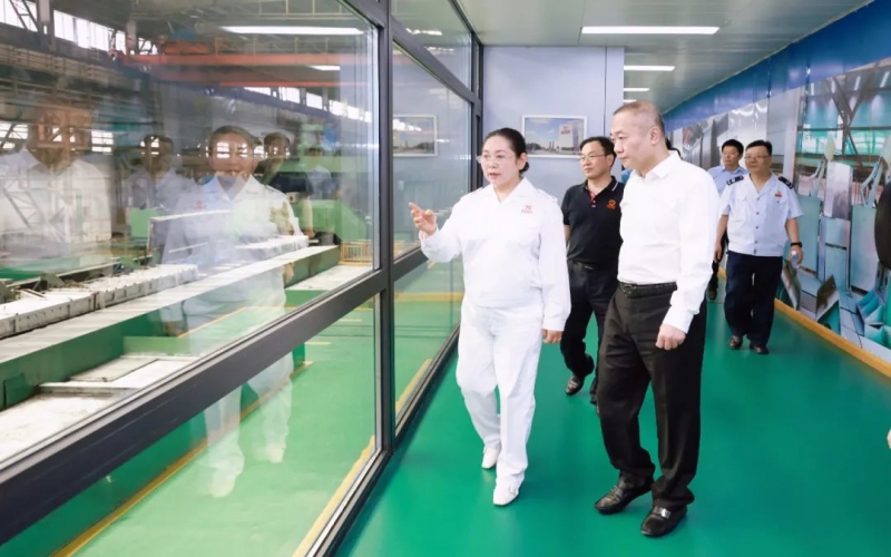 天津市税务局党委书记、局长齐志宏一行到星空体育体育官方网站集团参观调研