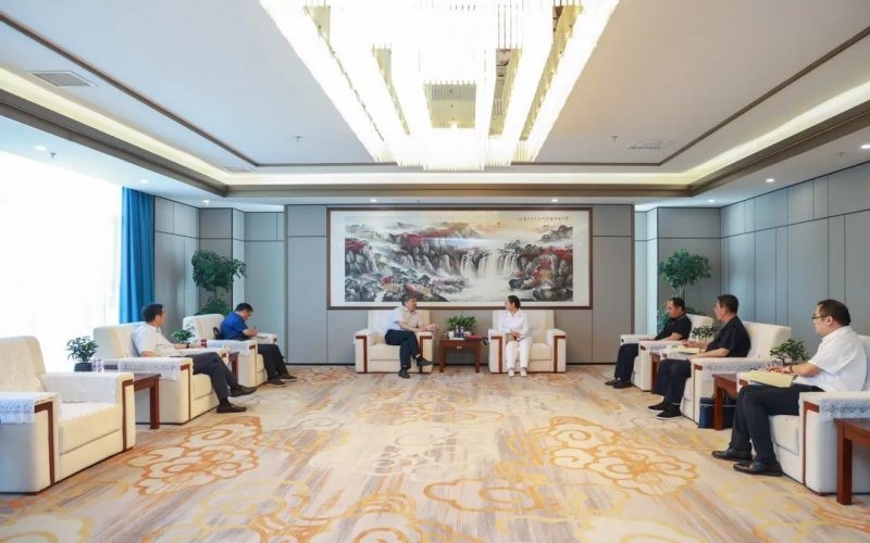 星空体育体育官方网站集团董事会主席张荣华与天津市老促会常务副会长赵玉石座谈交流