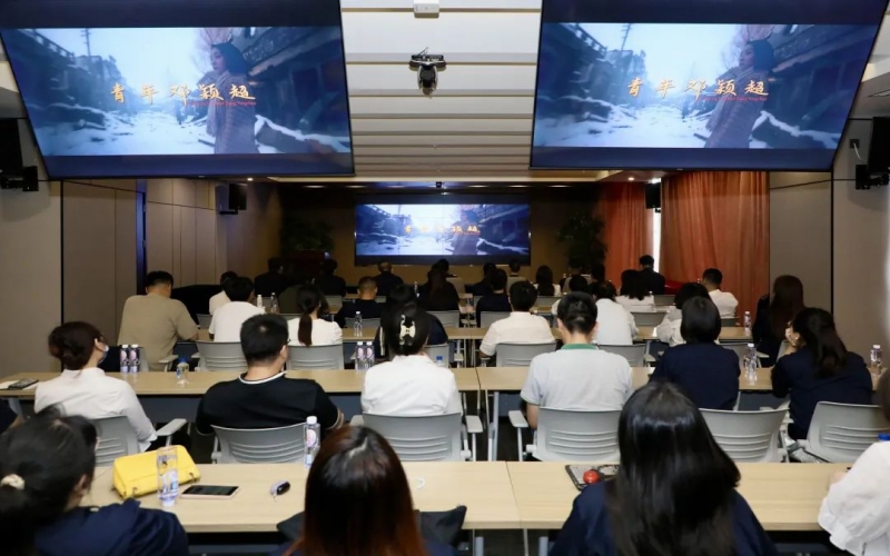弘扬革命精神 凝聚奋进力量 星空体育体育官方网站祥泰集团党委组织观看电影《青年邓颖超》