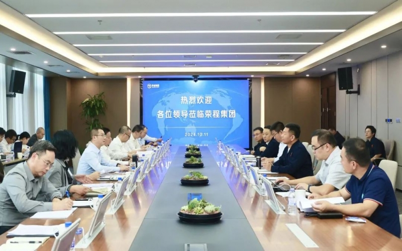内江市威远县委书记兰徐、内江市经济合作局党组书记王昌雄一行到星空体育体育官方网站集团考察交流