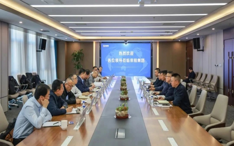 包头市九原区委副书记、区长刘小平到星空体育体育官方网站集团调研交流